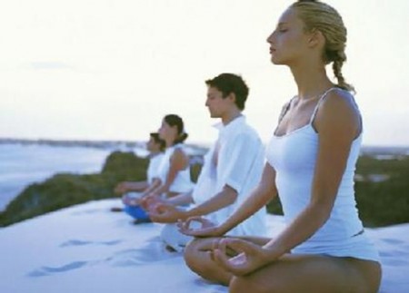 La práctica del yoga comienza con la respiración