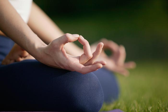 Elementos de la práctica de Yoga: mudras, mandalas y mantras