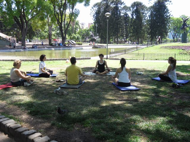 Segunda clase de Yoga en Parque Centenario